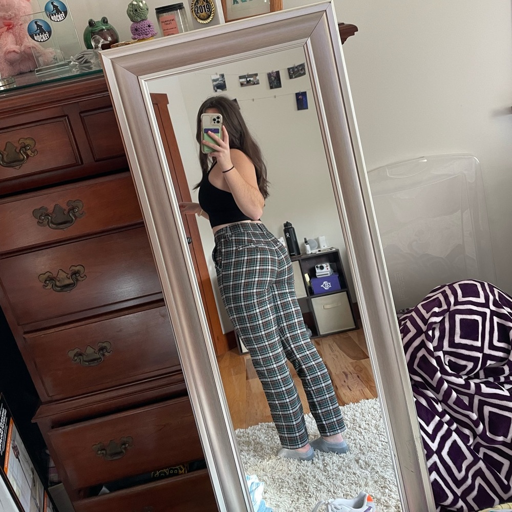 american eagle straight leg plaid pants - 

high waisted, green plaid, size 00